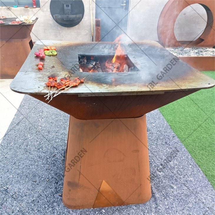 Outdoor Grill With Stove