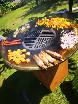 Stórt Corten stál kolagrill