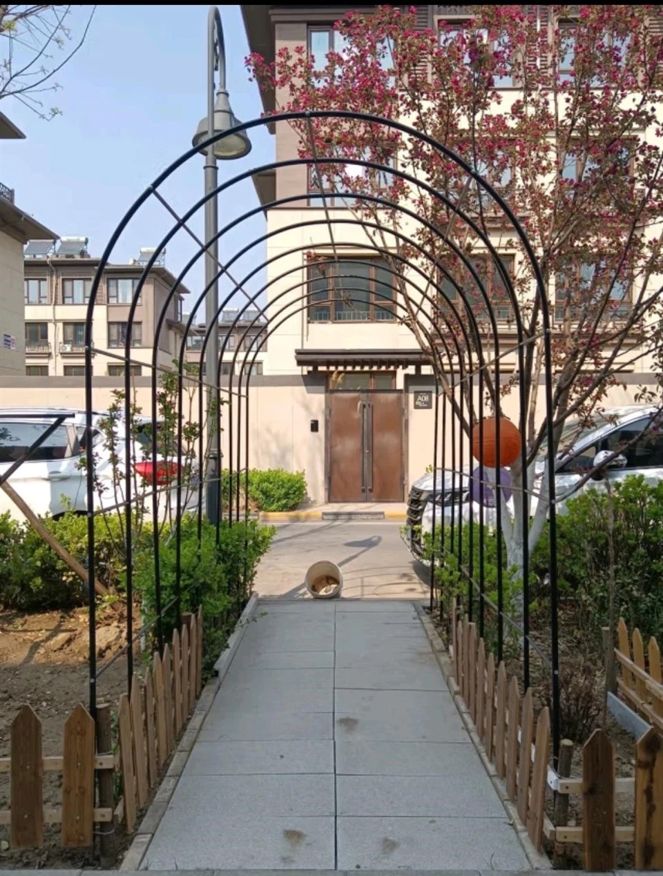 Villa Courtyard Arch Ironwork Support